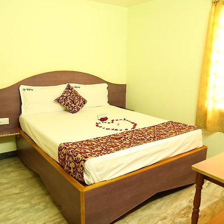 Hotel Vijay Поллачі Екстер'єр фото