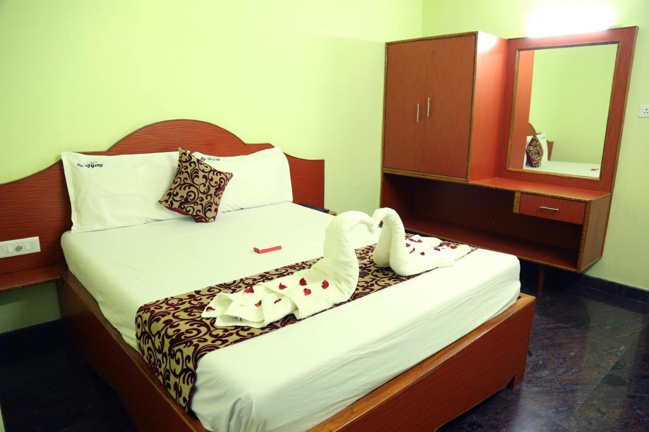 Hotel Vijay Поллачі Екстер'єр фото