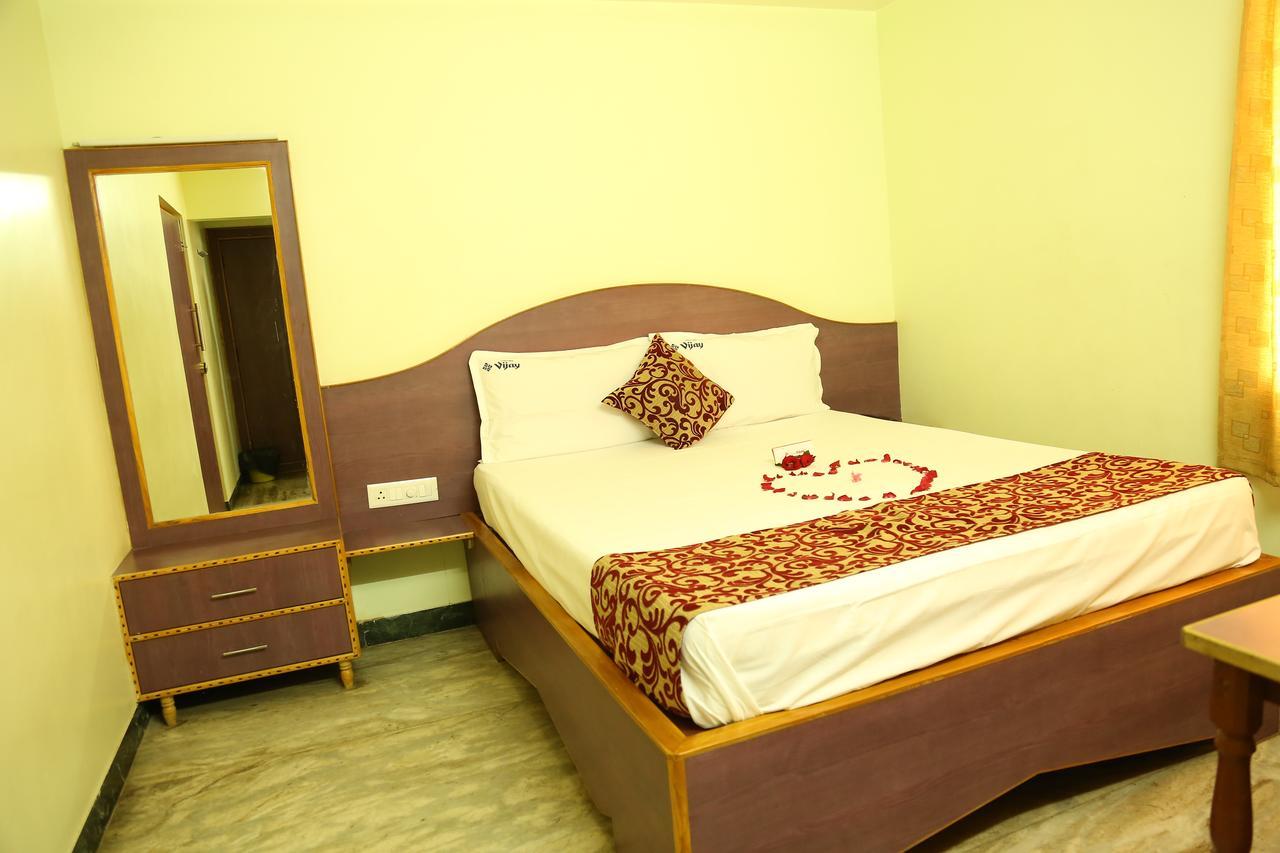 Hotel Vijay Поллачі Екстер'єр фото