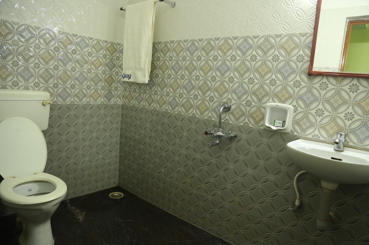 Hotel Vijay Поллачі Екстер'єр фото