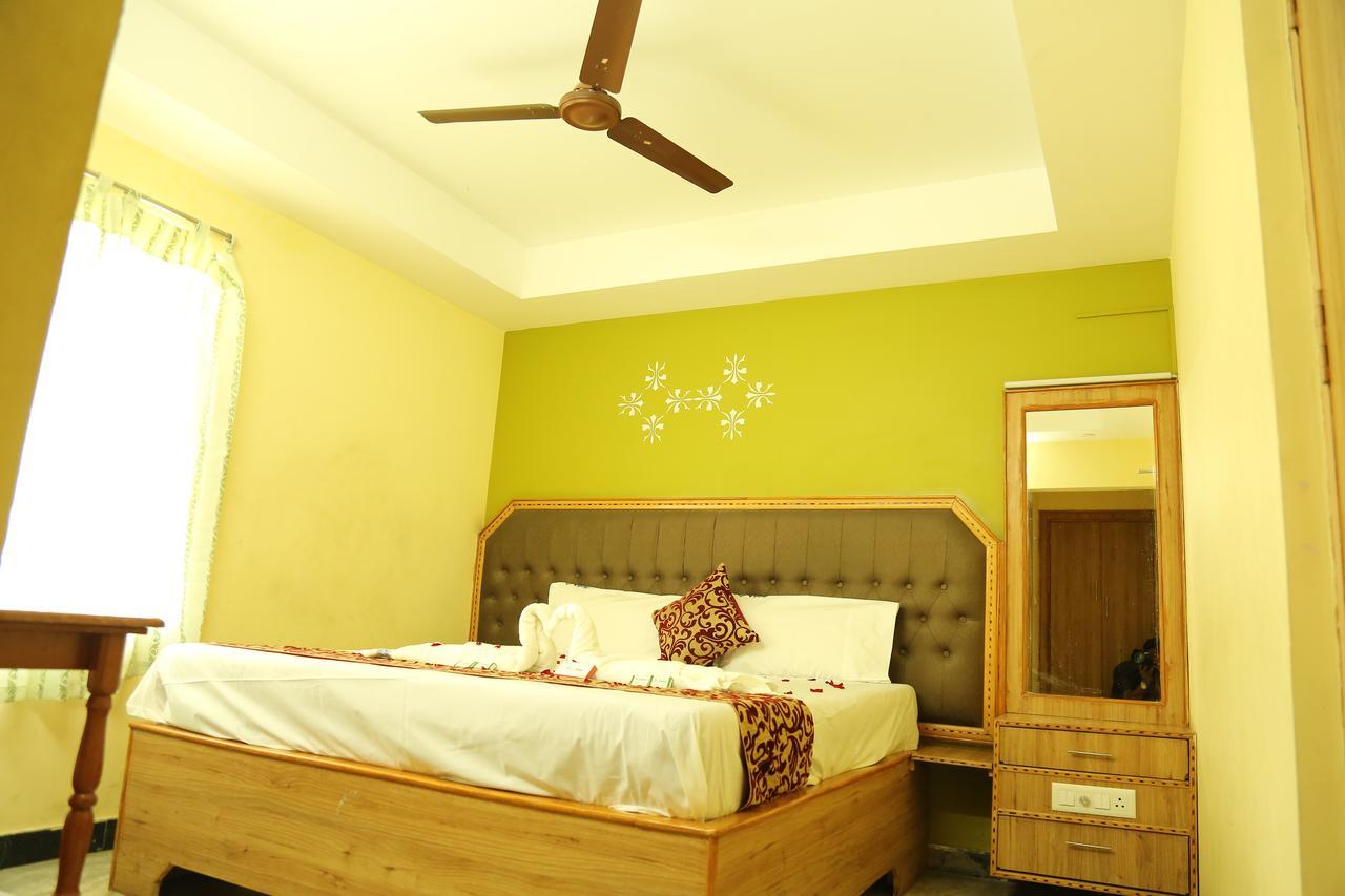 Hotel Vijay Поллачі Екстер'єр фото