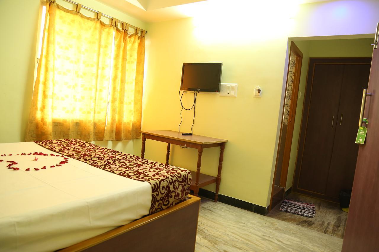 Hotel Vijay Поллачі Екстер'єр фото