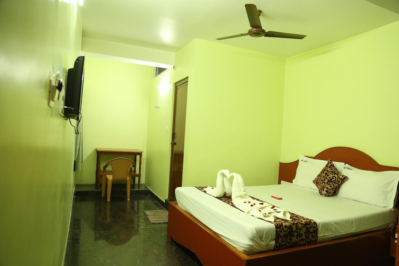 Hotel Vijay Поллачі Екстер'єр фото