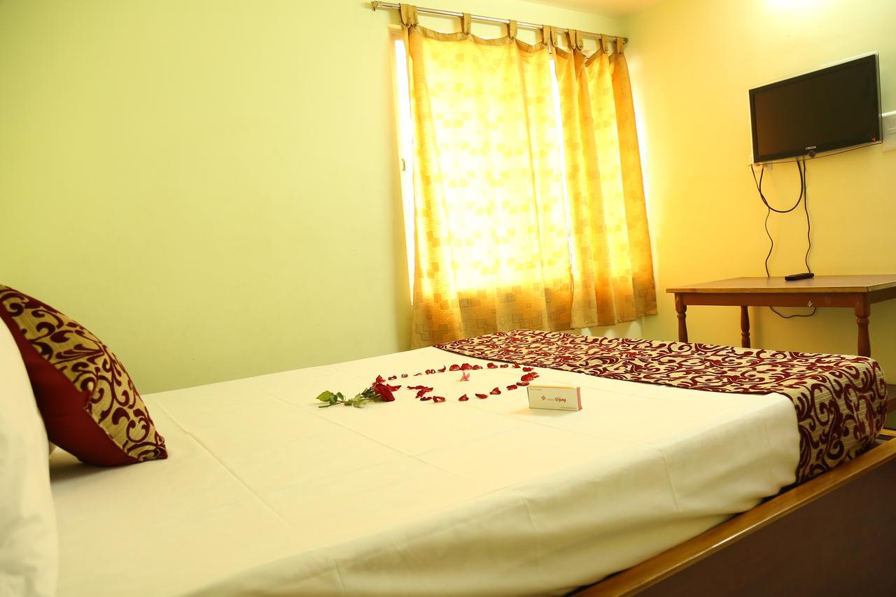 Hotel Vijay Поллачі Екстер'єр фото